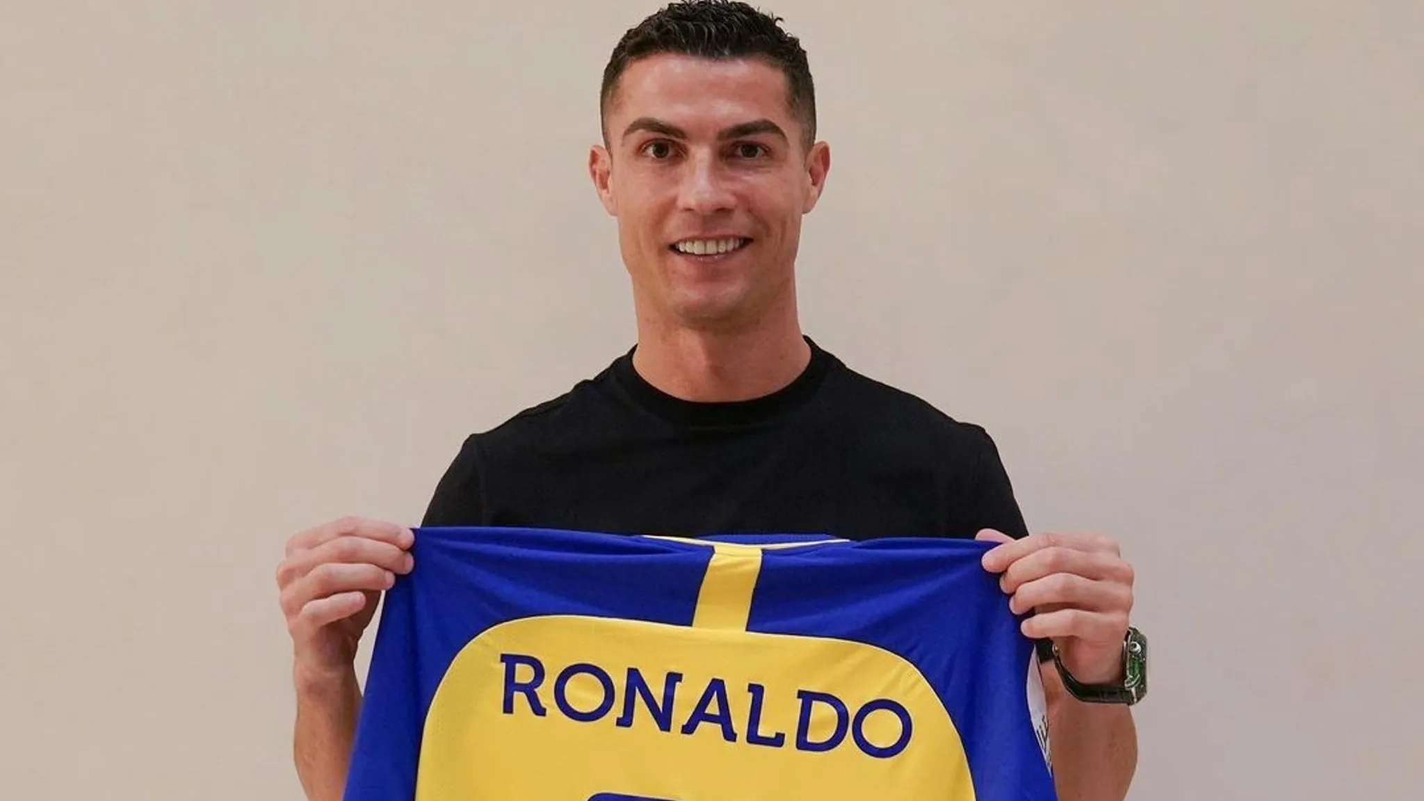 Cristiano Ronaldo 'signs two-year deal with Al-Nassr'